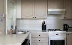 Central Plymouth Apartment - Sleeps 6 - Close To The Royal William Yard